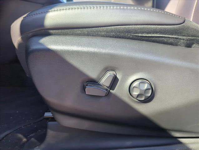 Used 2023 Chrysler Pacifica Touring-L w/ S Appearance Package image 21