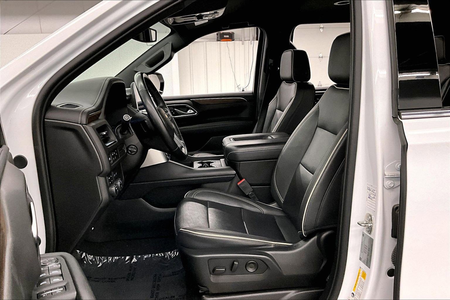 Used 2023 Chevrolet Suburban Premier AWD/4WD image 24