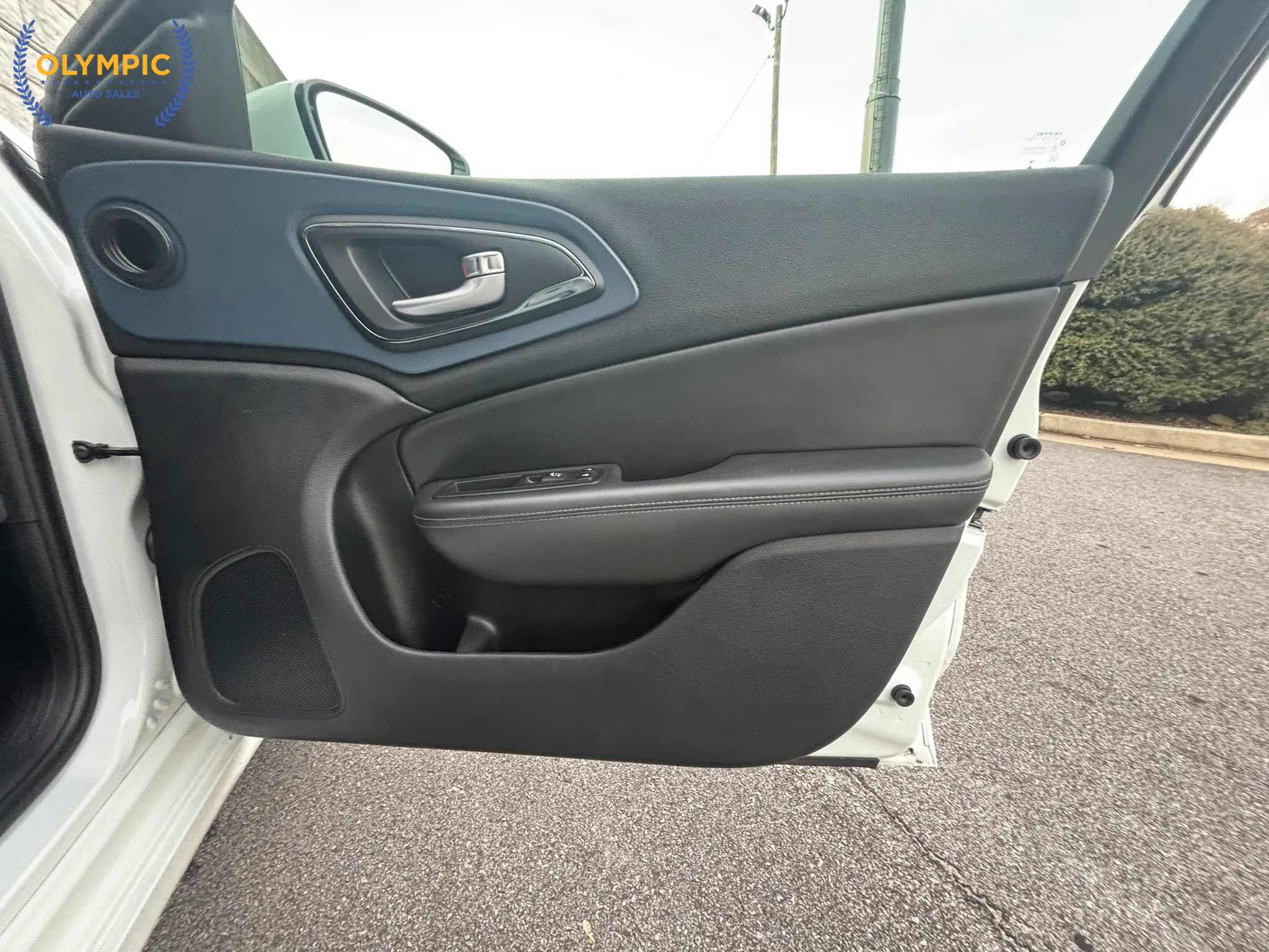 Used 2015 Chrysler 200 S image 42