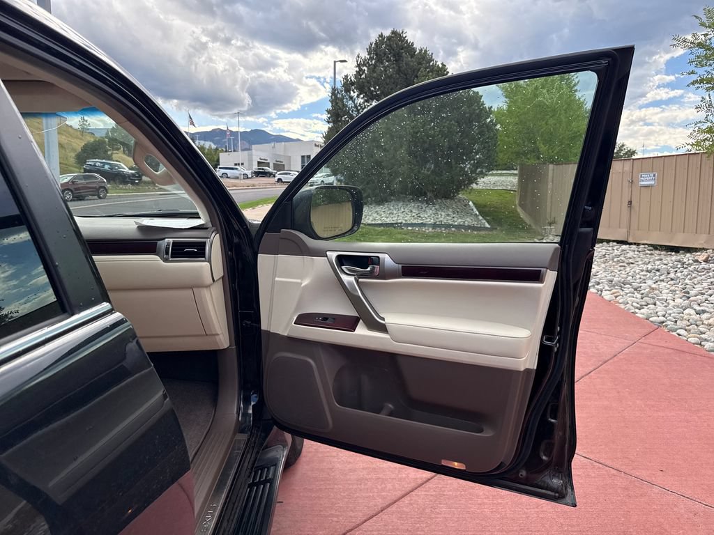 Used 2019 Lexus GX 460 Premium w/ Premium Package AWD/4WD image 31