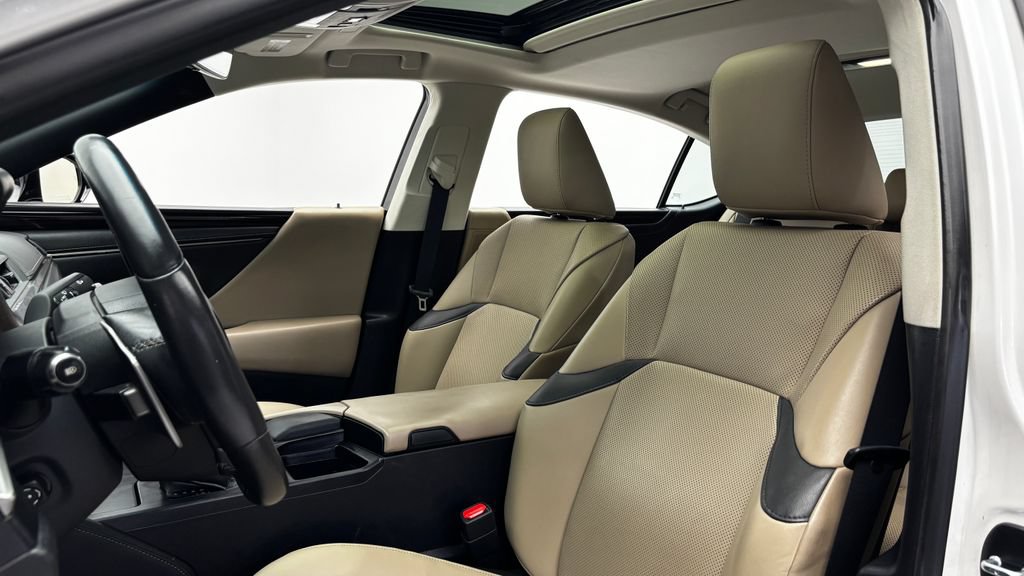 Used 2021 Lexus ES 300h w/ Premium Package FWD image 10