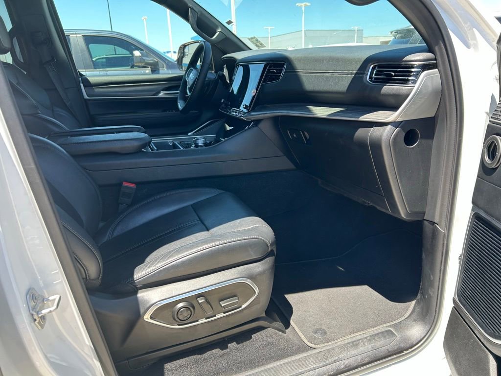 Used 2024 Jeep Wagoneer Series II w/ Flexible Seating Group RWD image 2