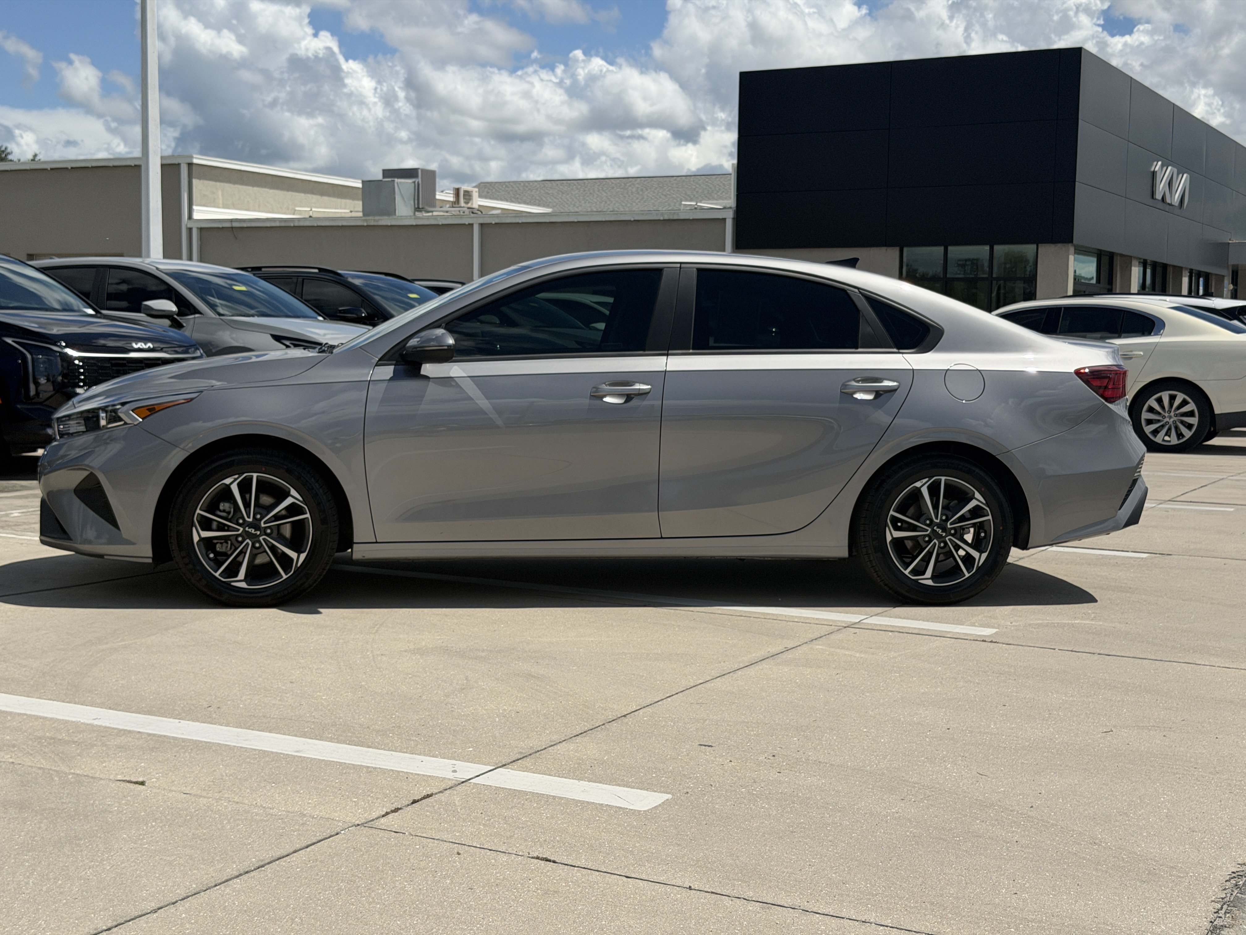 Certified 2023 Kia Forte LXS w/ LXS Technology Package FWD image 3