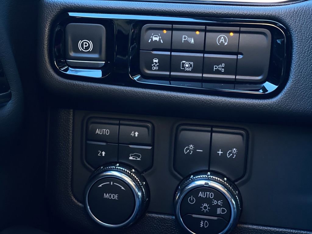 Certified 2025 GMC Yukon XL Denali image 27