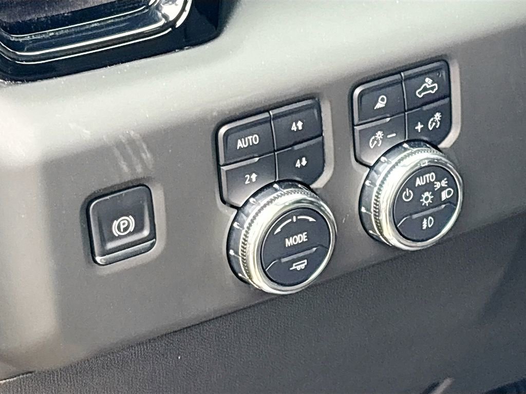 Used 2025 GMC Sierra 1500 AT4 image 10
