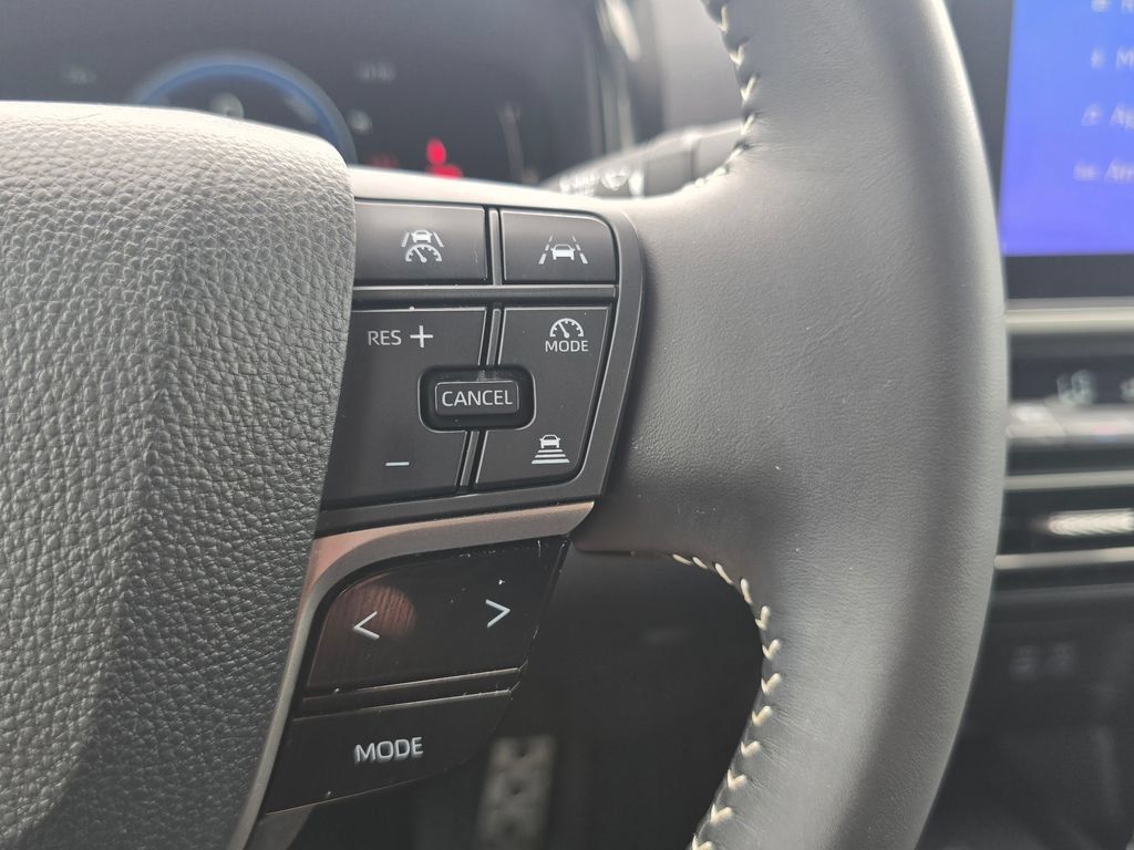 Used 2025 Toyota Camry SE FWD image 30