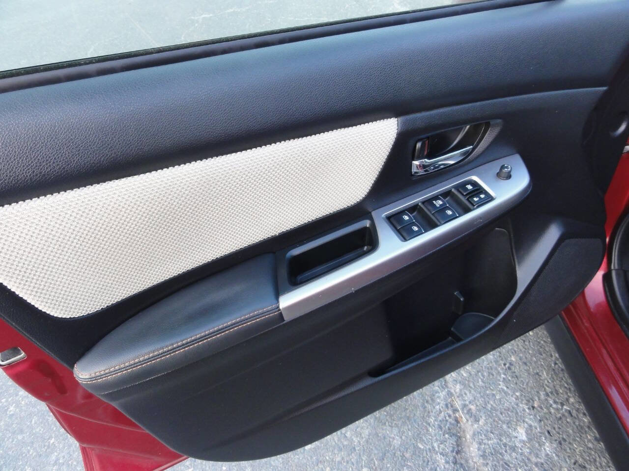 Used 2017 Subaru Crosstrek 2.0i Premium image 32