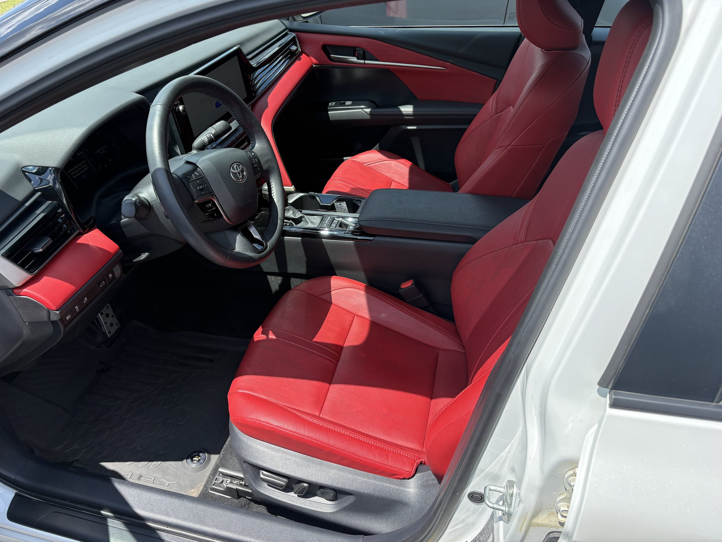 Used 2025 Toyota Camry XSE AWD/4WD image 3