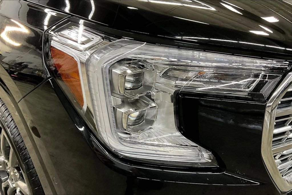 Used 2024 GMC Terrain Denali w/ Black Diamond Edition AWD/4WD image 32