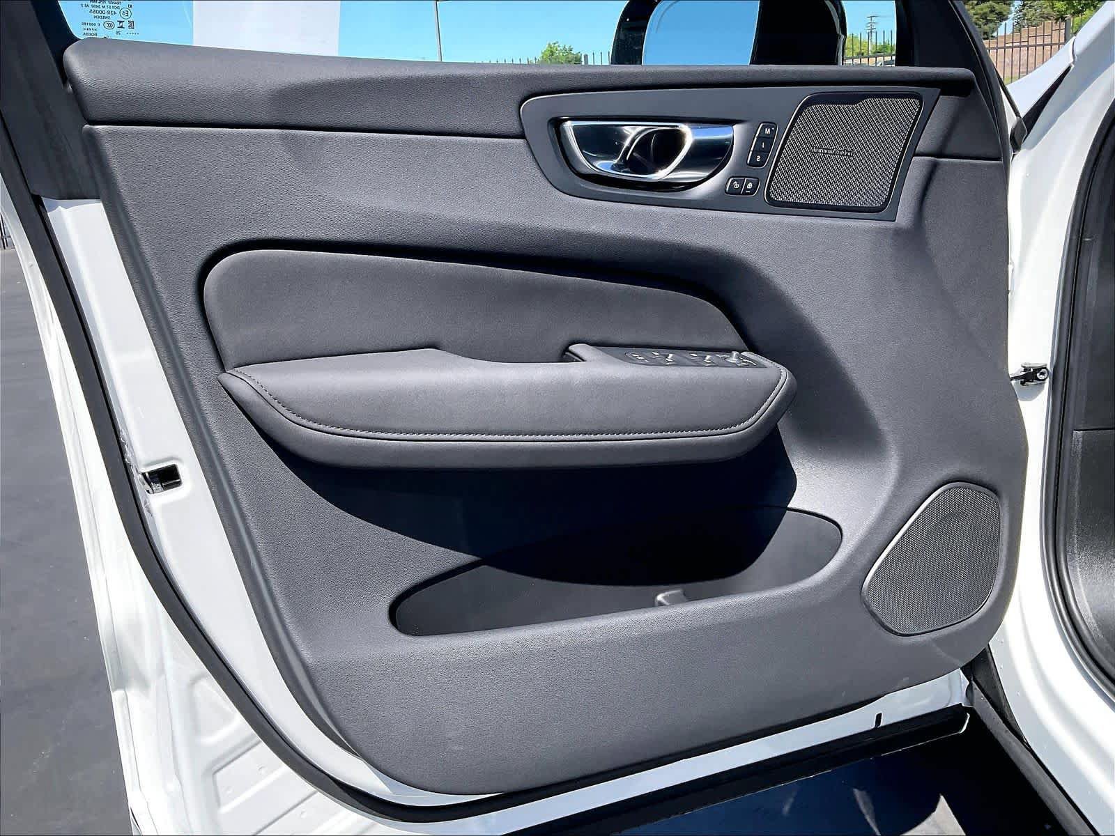New 2026 Volvo XC60 T8 Ultra w/ Climate Package AWD/4WD image 24