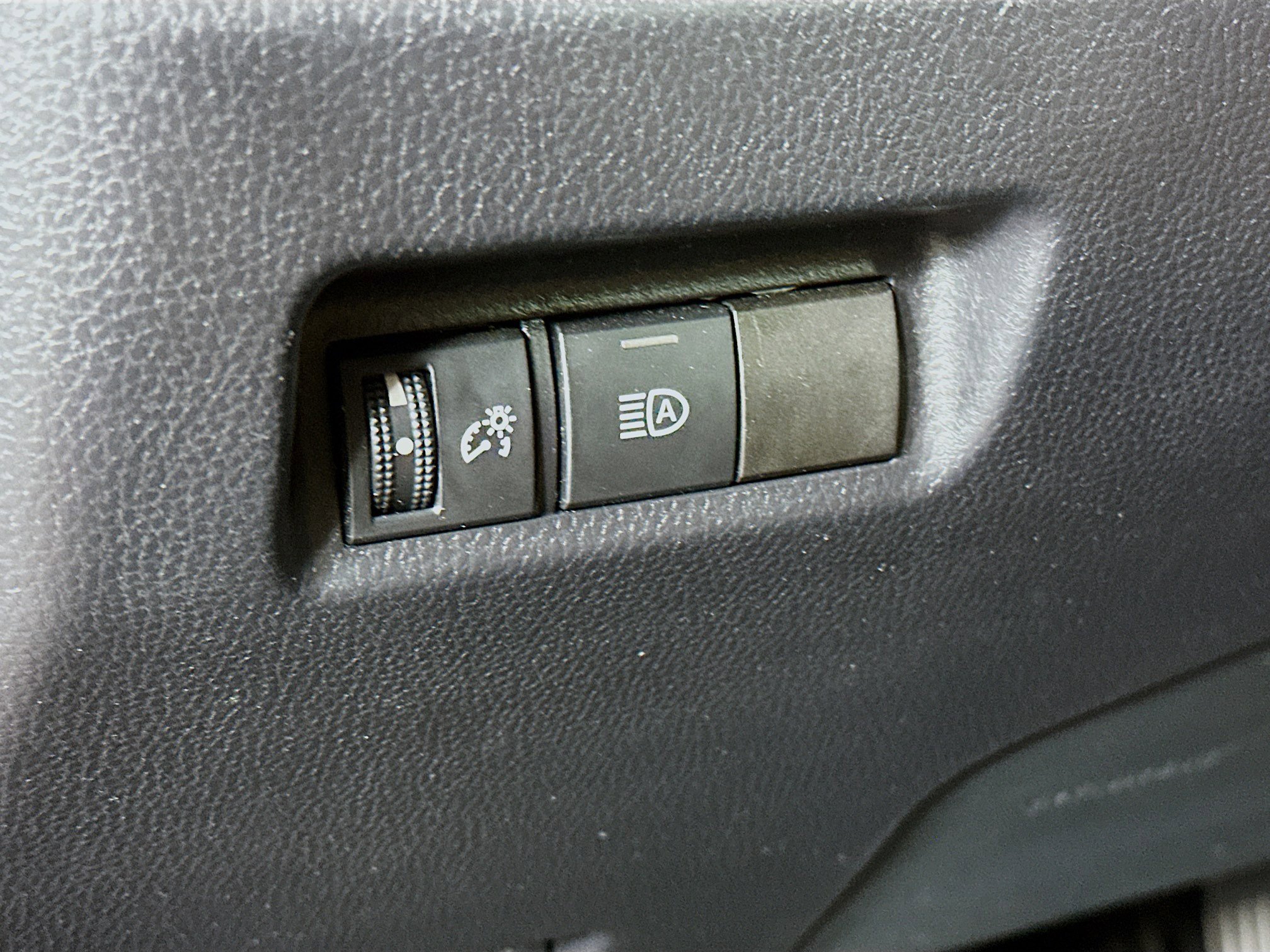 Used 2020 Toyota RAV4 LE FWD image 16