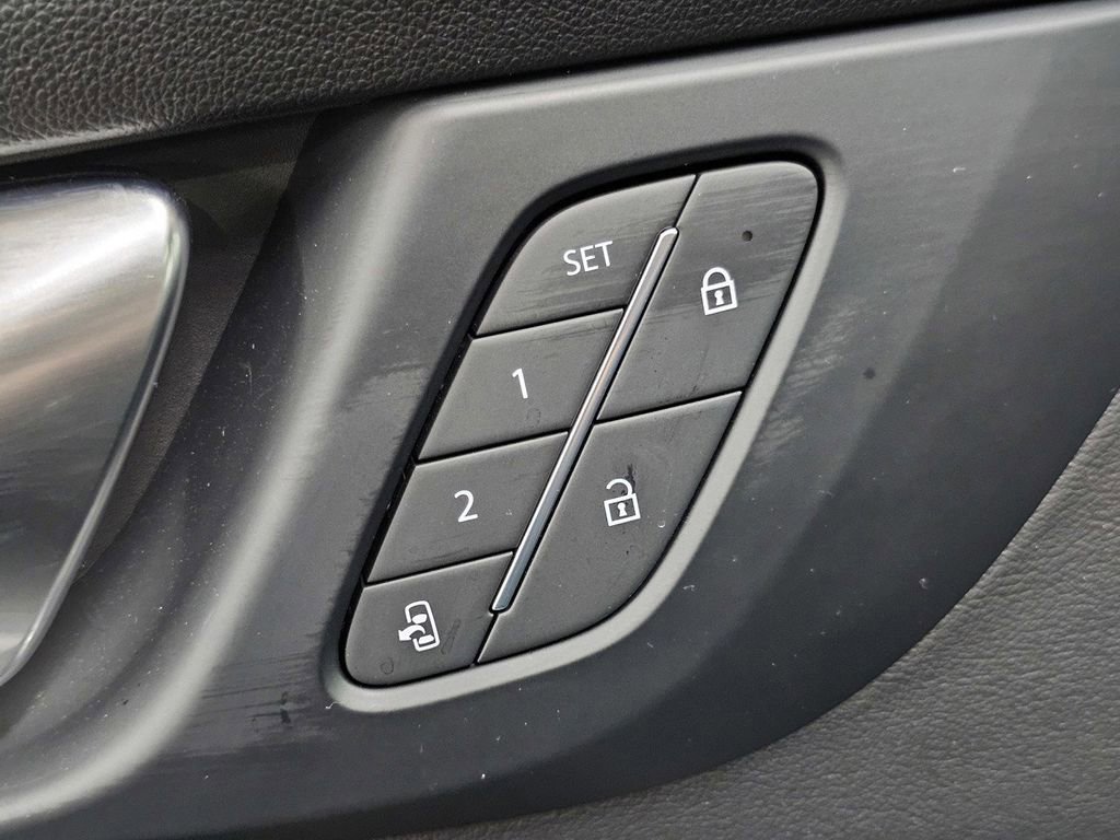 Used 2025 Buick Enclave Sport Touring FWD image 35