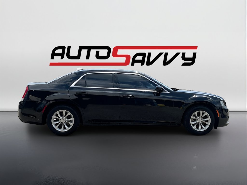 Used 2023 Chrysler 300 Touring RWD image 8