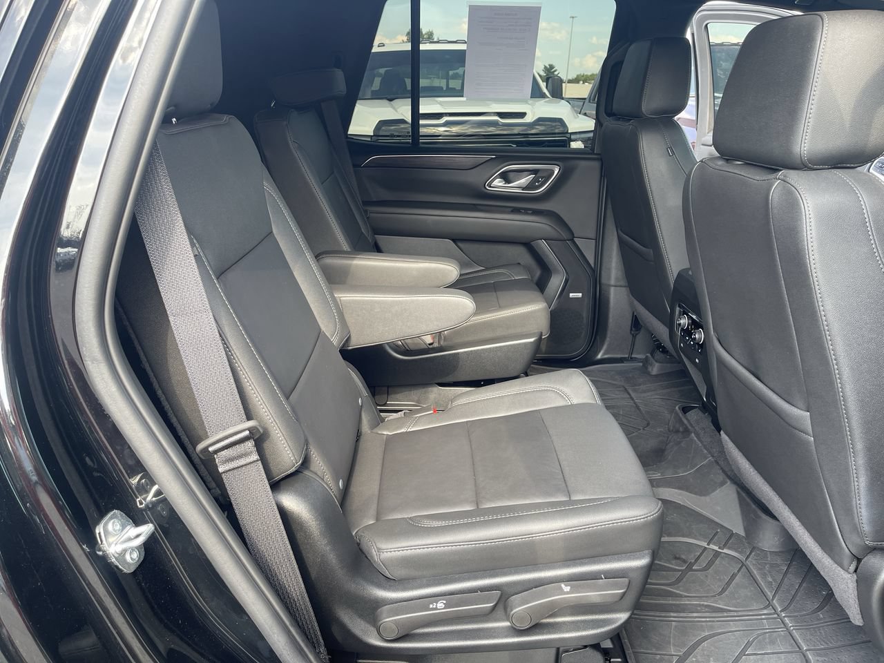 Used 2024 Chevrolet Tahoe Z71 w/ Luxury Package AWD/4WD image 28