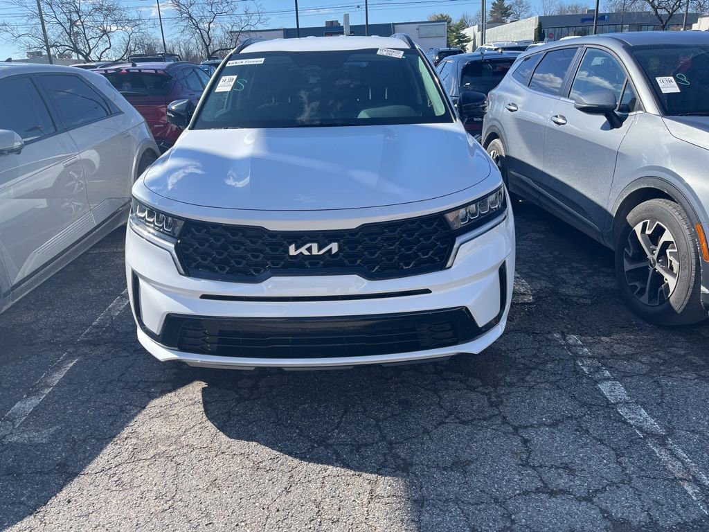 Used 2023 Kia Sorento S image 1