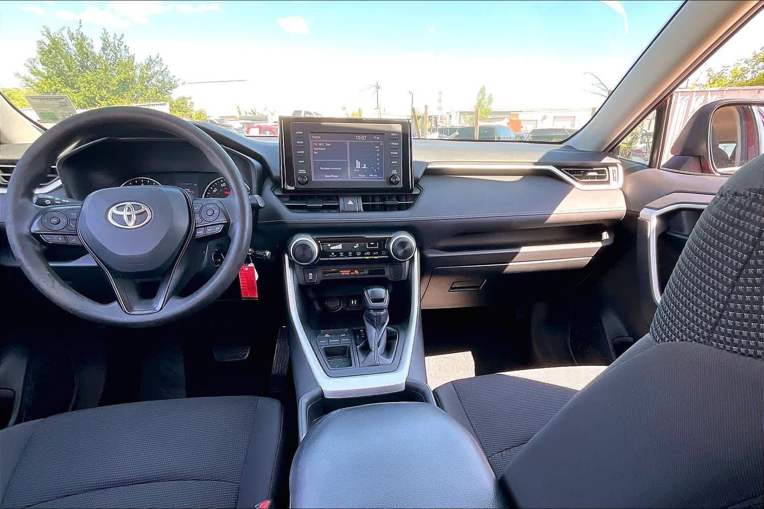Used 2019 Toyota RAV4 LE FWD image 25