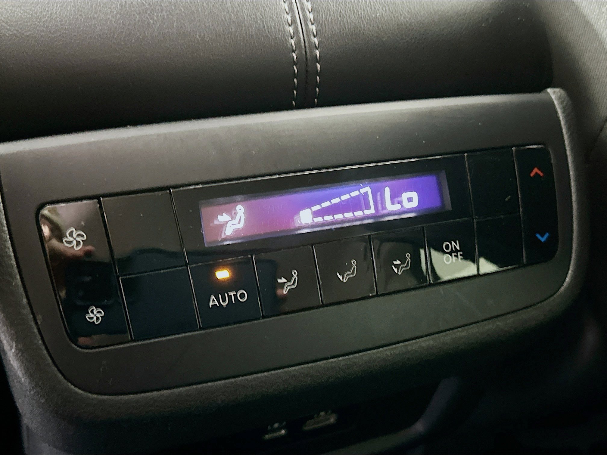 Used 2025 Nissan Pathfinder SV image 27