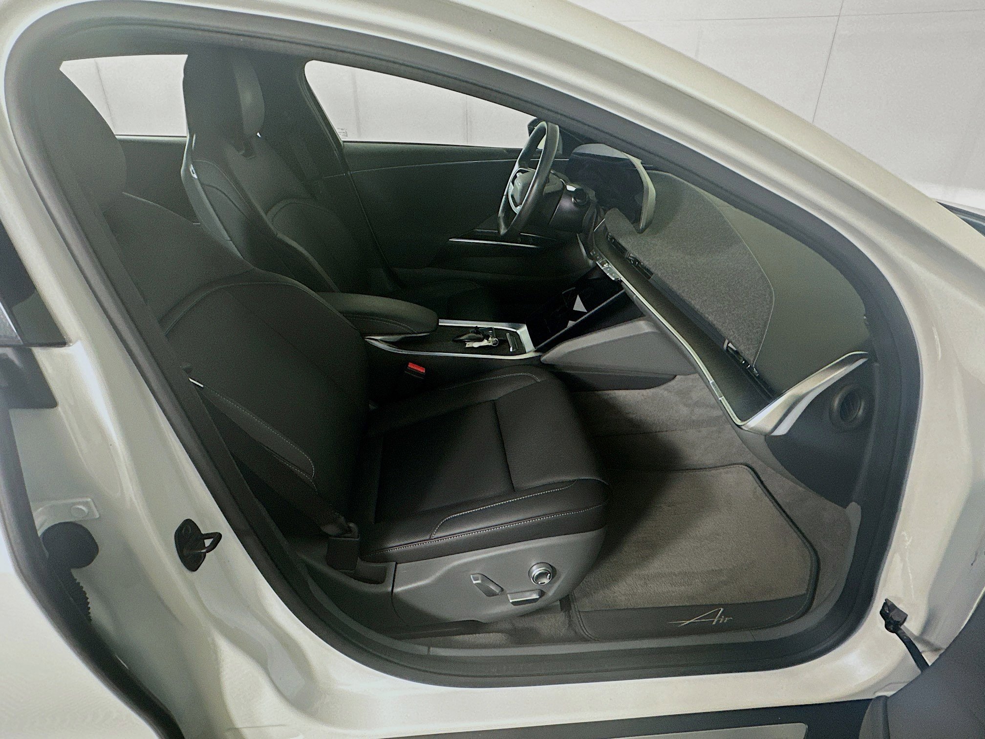 Used 2023 Lucid Air Pure AWD/4WD image 31