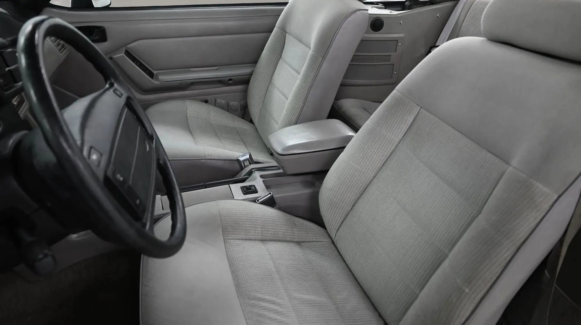 Used 1992 Ford Mustang LX image 15