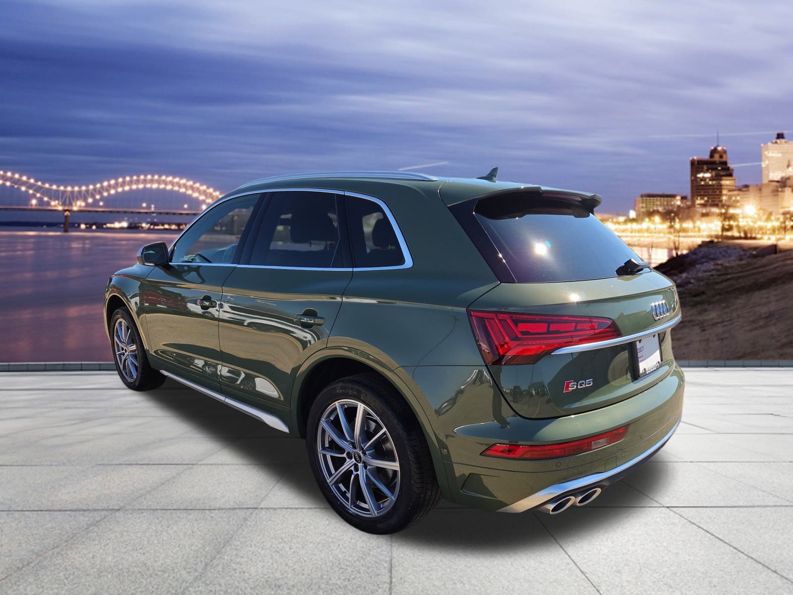 Used 2023 Audi SQ5 Prestige w/ Prestige Package AWD/4WD image 3