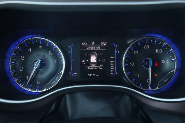 Used 2023 Chrysler Voyager LX image 15