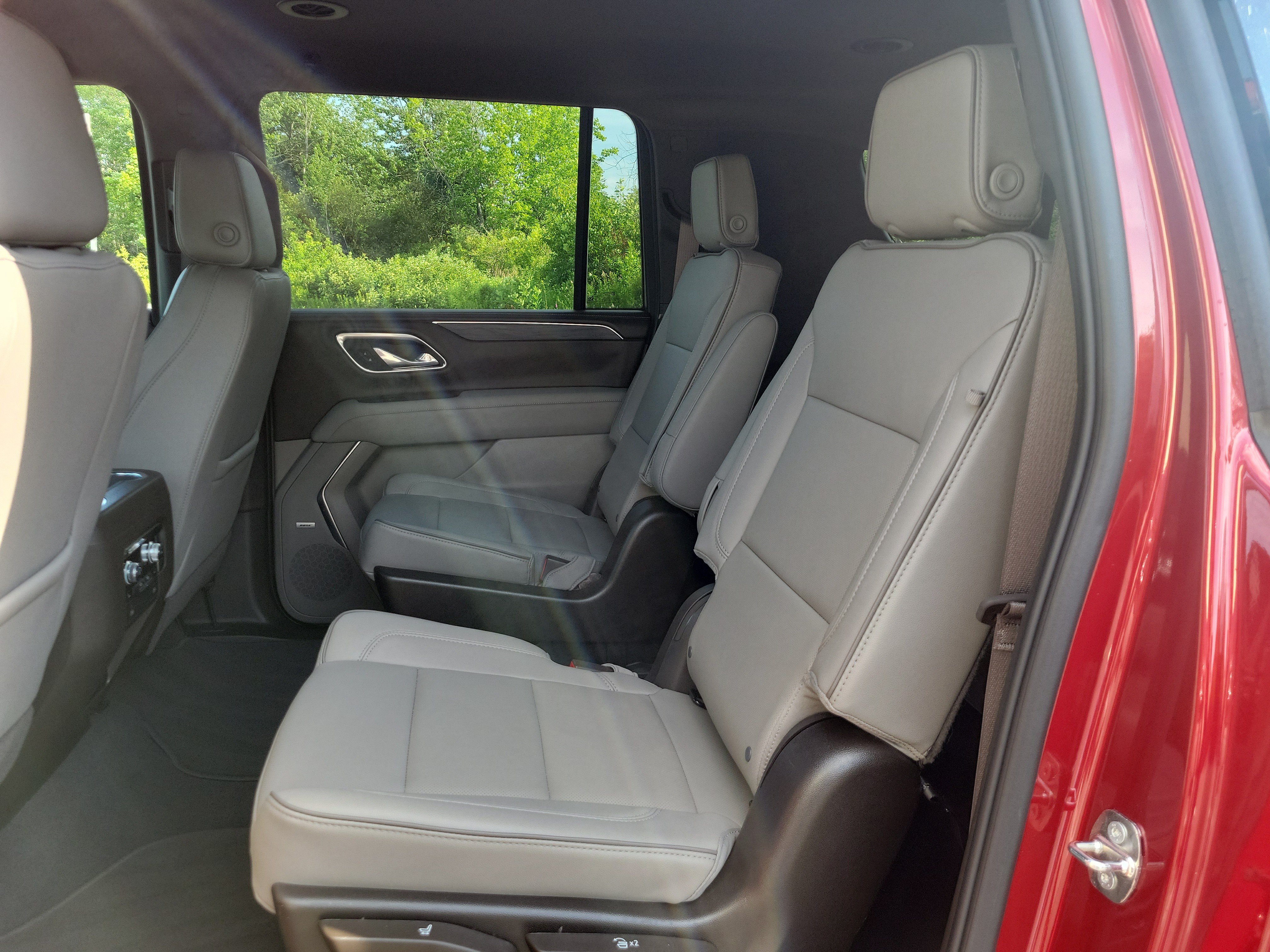Used 2024 GMC Yukon XL SLT w/ SLT Luxury Package AWD/4WD image 16
