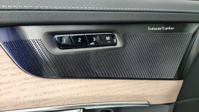 New 2026 Volvo XC90 T8 Plus w/ Protection Package Premier AWD/4WD image 11