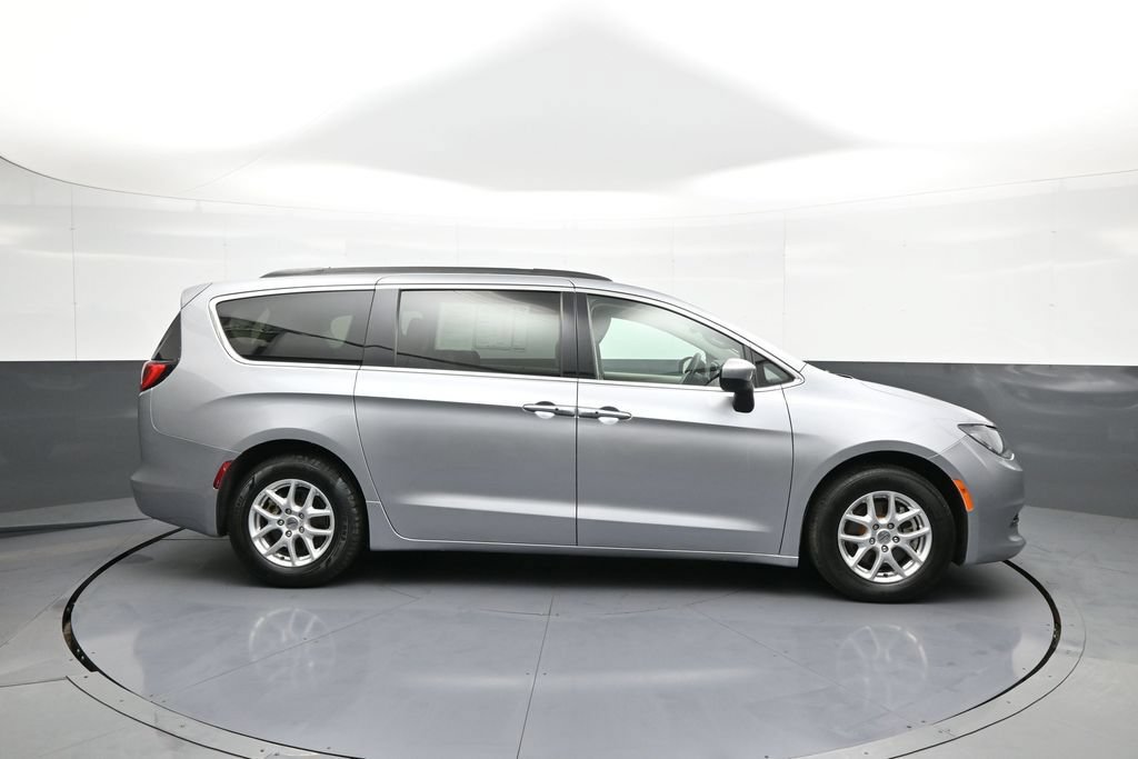 Used 2021 Chrysler Voyager Lxi FWD image 5