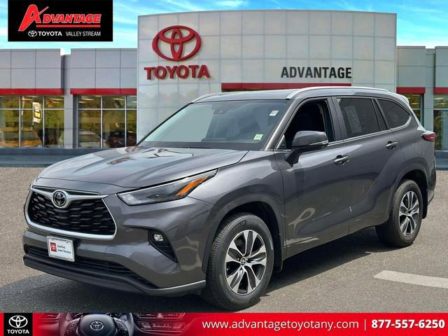 Used 2023 Toyota Highlander XLE AWD/4WD image 4