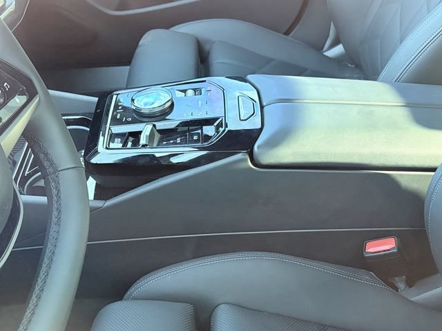 Used 2026 BMW i5 eDrive40 w/ Premium Package RWD image 10
