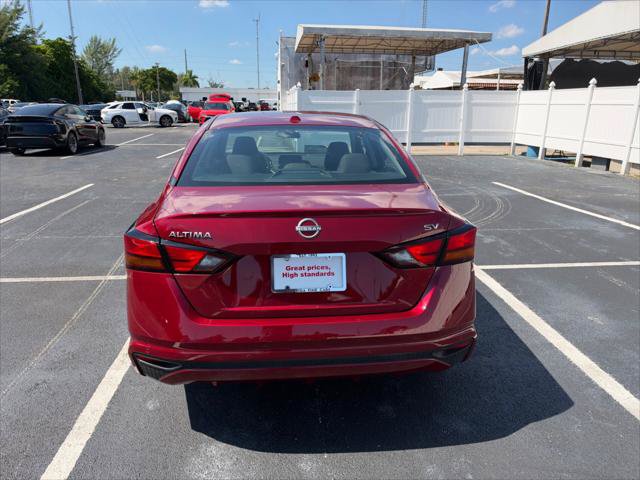 Used 2024 Nissan Altima 2.5 SV FWD image 6