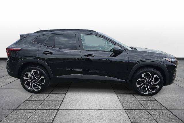 Used 2026 Chevrolet Trax RS FWD image 4