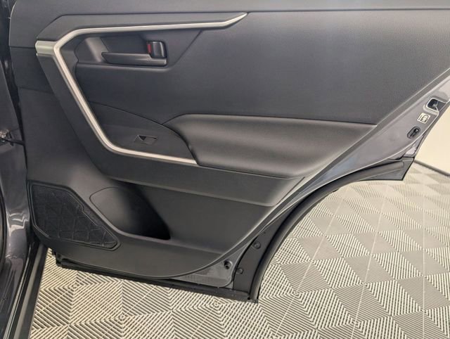 Used 2019 Toyota RAV4 LE image 27