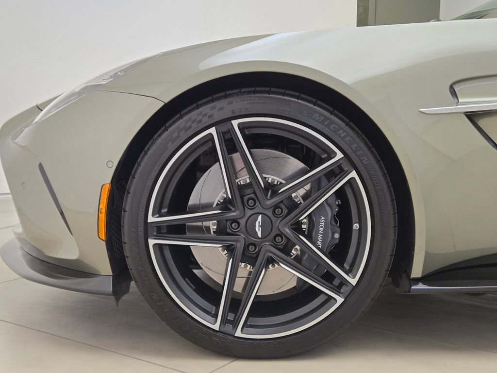 Used 2025 Aston Martin V8 Vantage Coupe RWD image 13