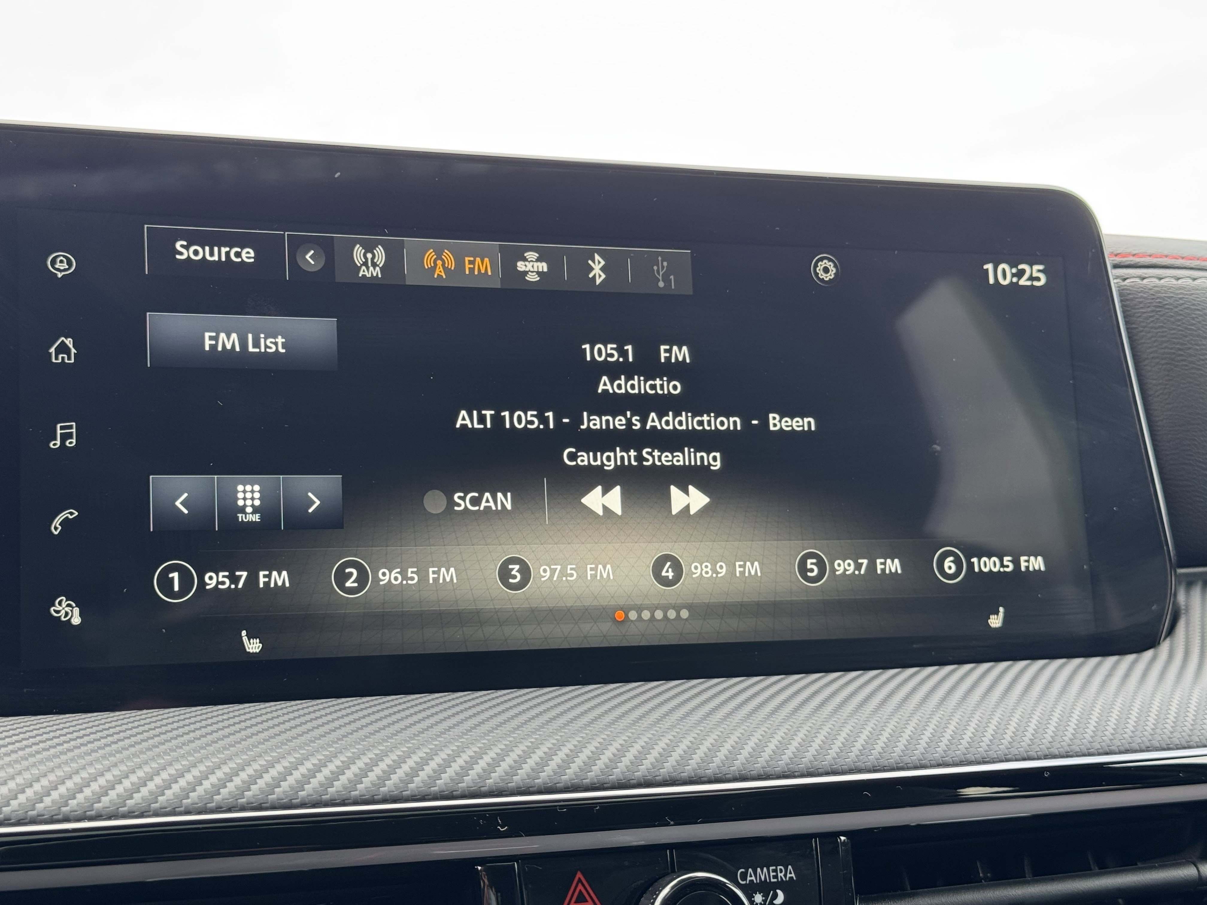 Certified 2025 Nissan Kicks SR w/ SR Premium Package image 9