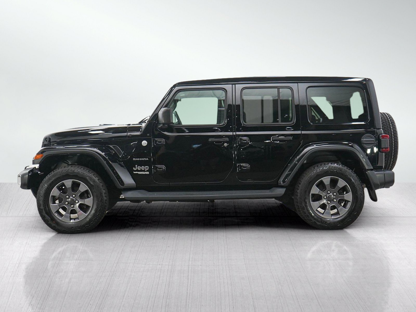Used 2020 Jeep Wrangler Unlimited Sahara w/ Uconnect 4C Nav & Sound Group AWD/4WD image 2