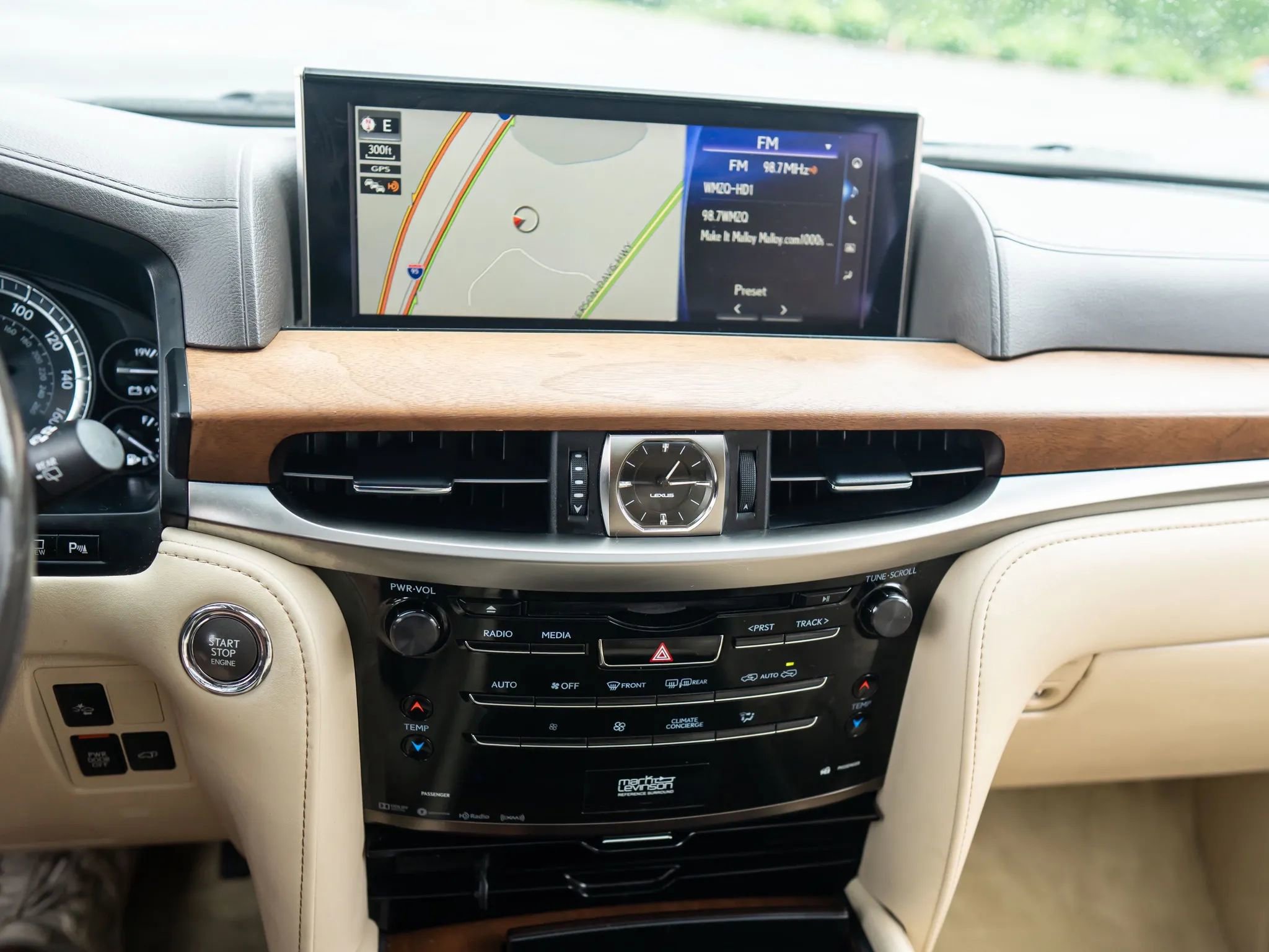 Used 2017 Lexus LX 570 4WD w/ Luxury Package image 31