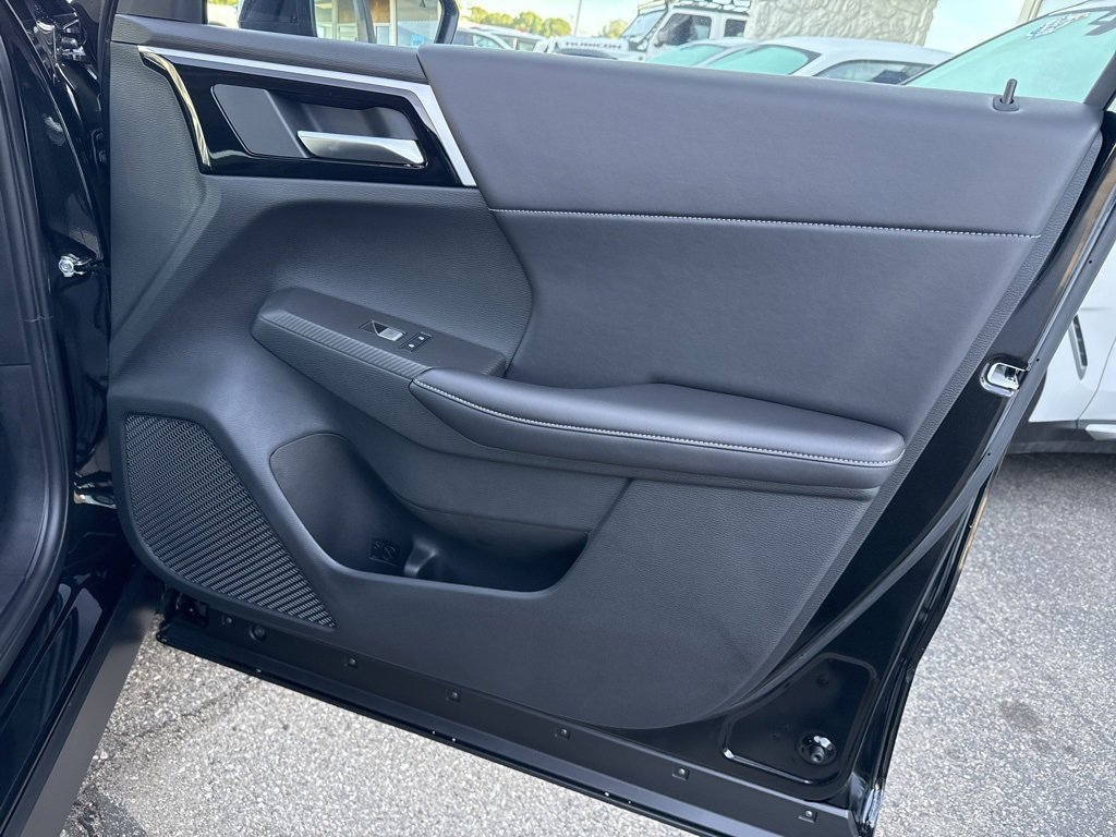 New 2025 Mitsubishi Outlander SE image 31