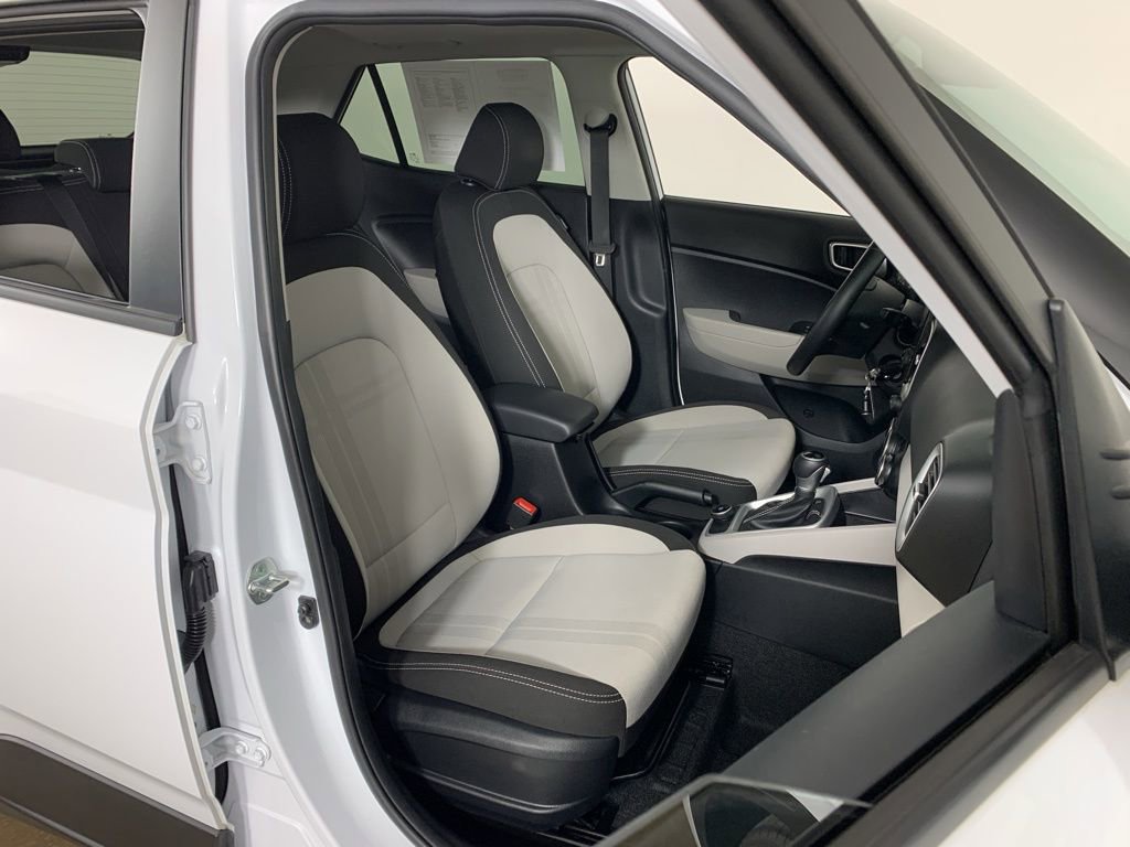 Used 2022 Hyundai Venue SEL image 34