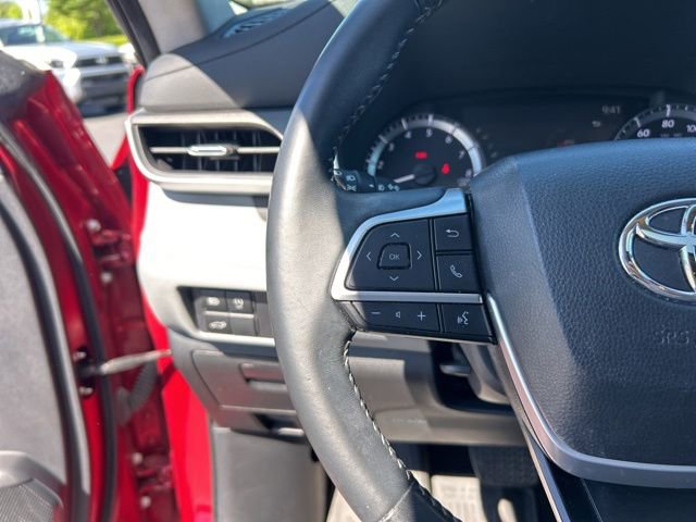 Used 2023 Toyota Highlander XLE FWD image 20
