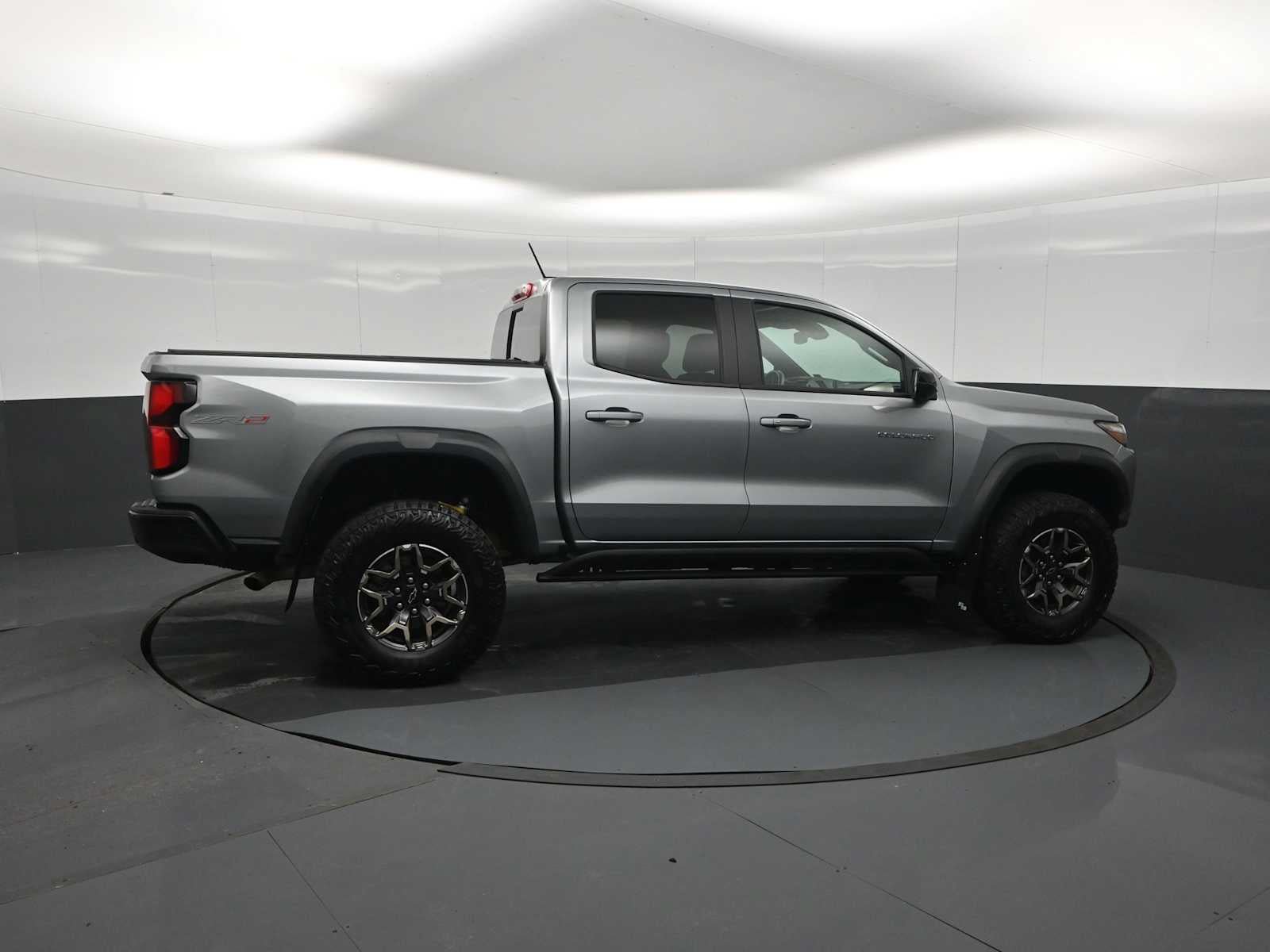 Used 2024 Chevrolet Colorado ZR2 w/ ZR2 Convenience Package III AWD/4WD image 9