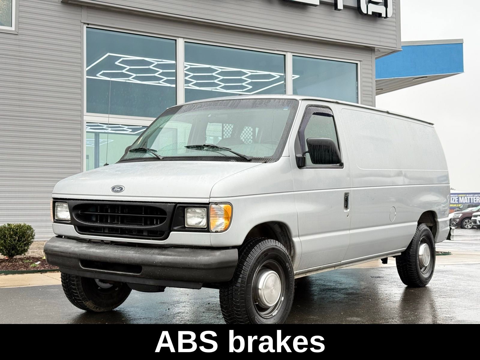 Used 1999 Ford E-250 and Econoline 250 RWD image 2