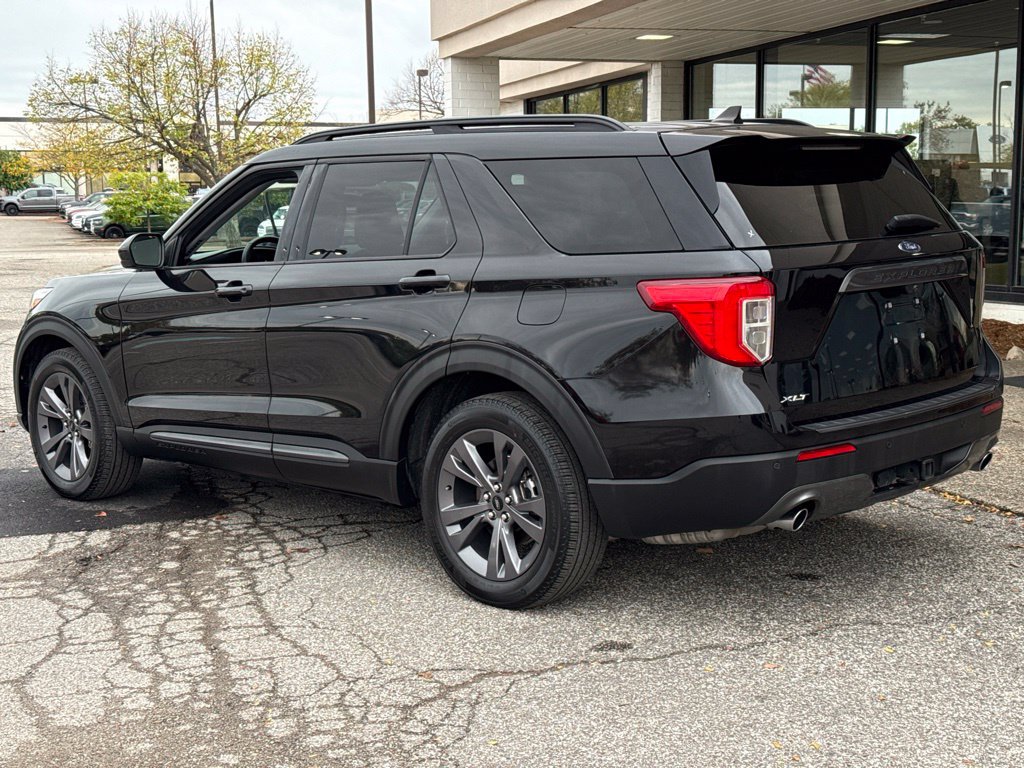 Used 2023 Ford Explorer XLT w/ Equipment Group 202A RWD image 11