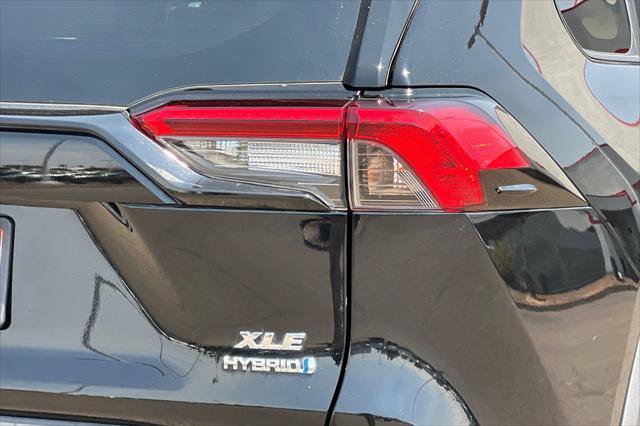 Certified 2022 Toyota RAV4 XLE AWD/4WD image 32