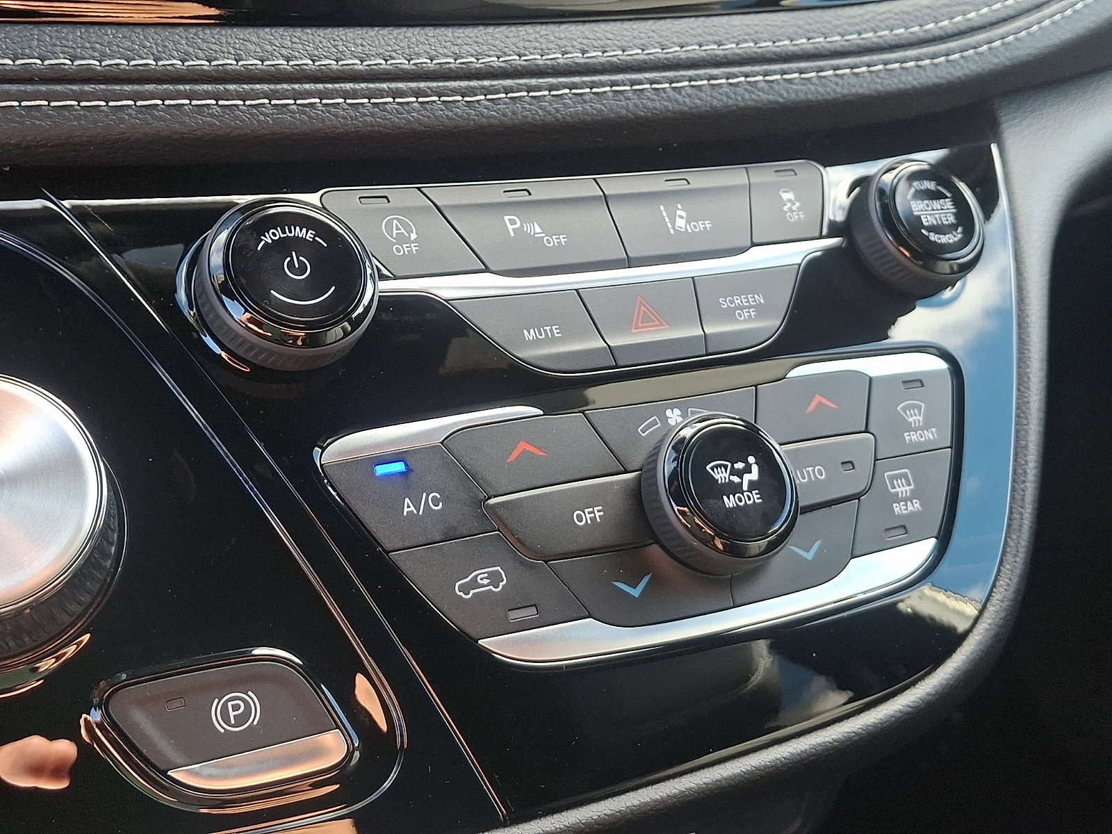 New 2027 Chrysler Pacifica Select AWD/4WD image 13