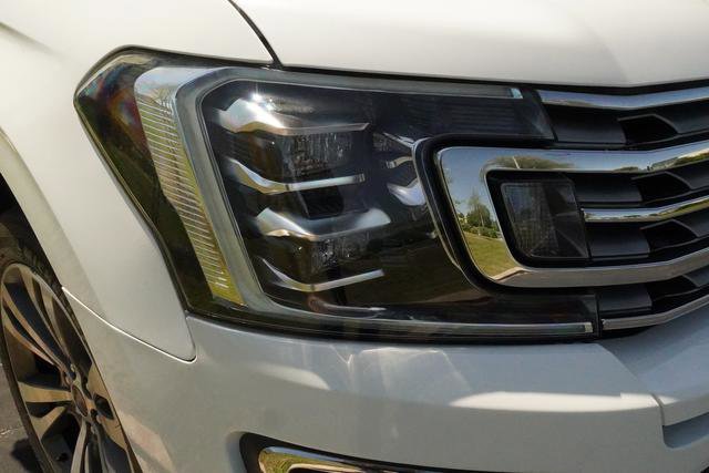 Used 2020 Ford Expedition Limited w/ Equipment Group 302A AWD/4WD image 33