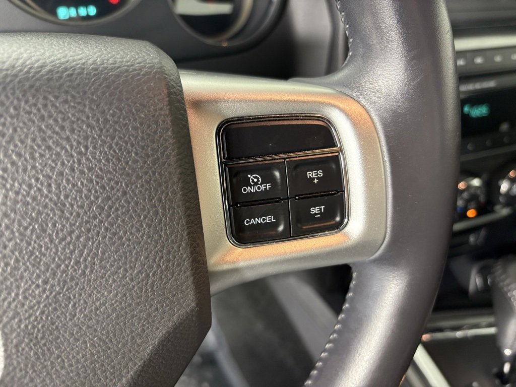 Used 2014 Dodge Challenger SXT image 21