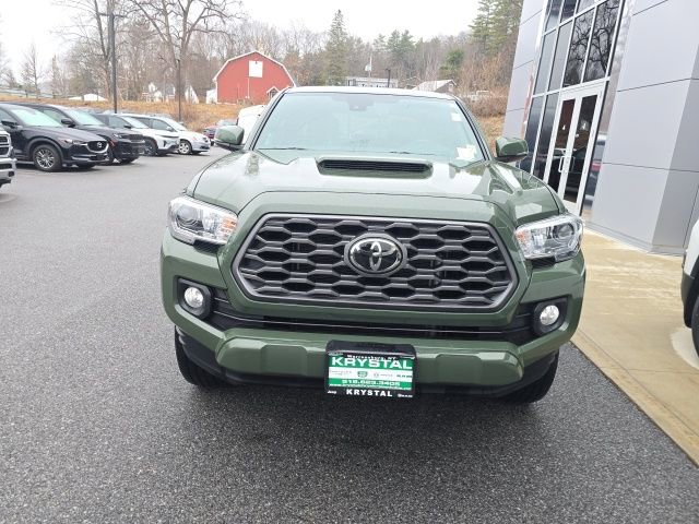 Used 2022 Toyota Tacoma TRD Sport w/ TRD Premium Sport Package AWD/4WD image 2