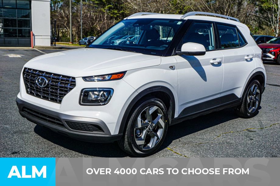 Used 2025 Hyundai Venue SEL image 3