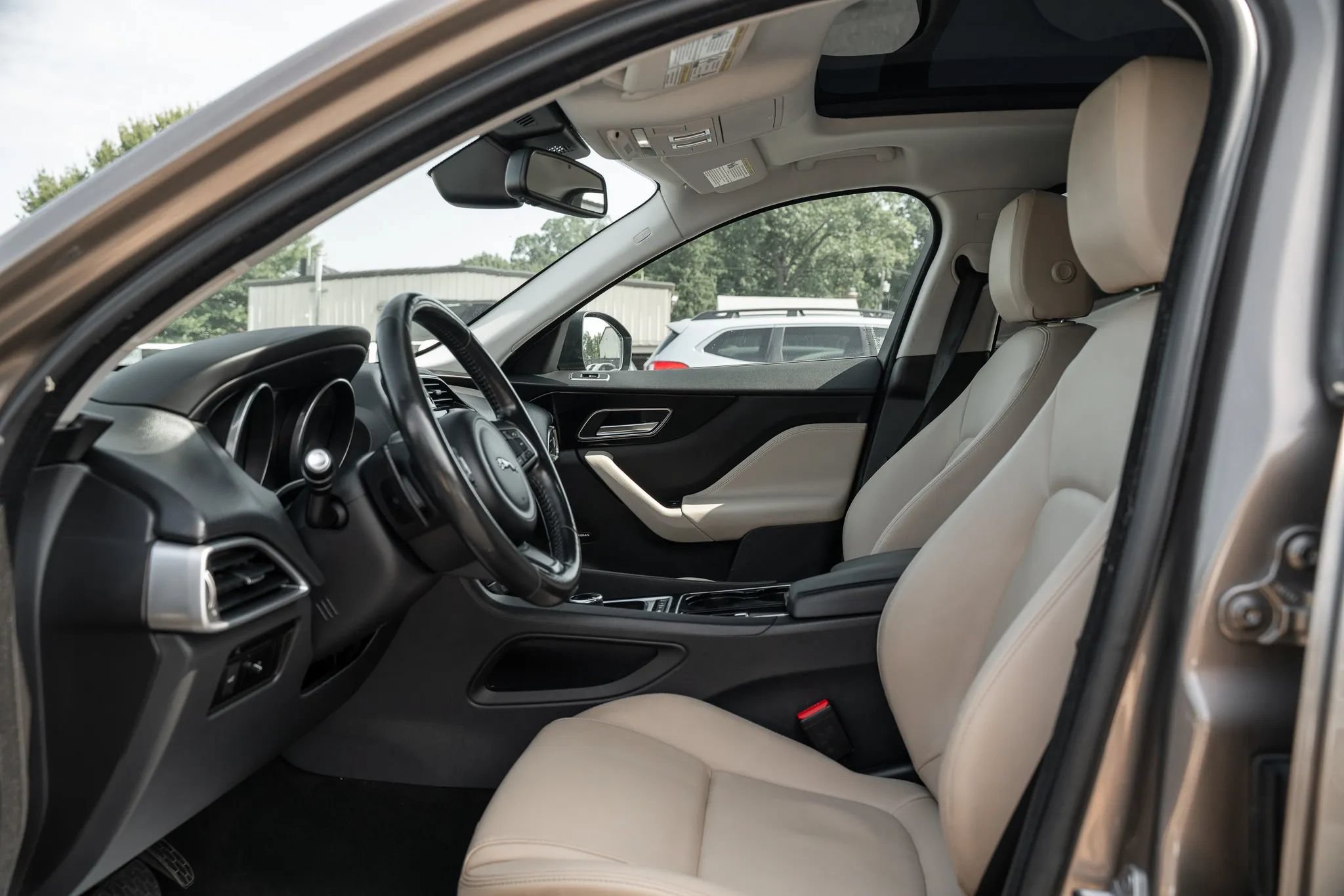 Used 2017 Jaguar F-PACE Premium AWD/4WD image 7
